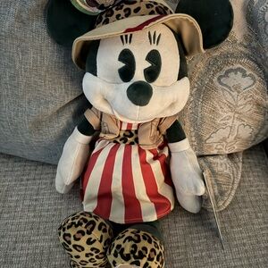 Disney Minnie Main Attraction The Jungle Cruise Plush, NWT